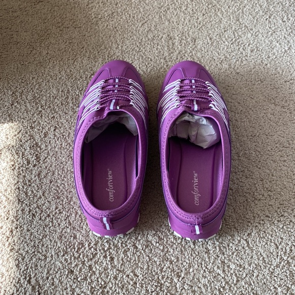 NIB Women’s magenta wide width slip on shoes - Picture 4 of 8